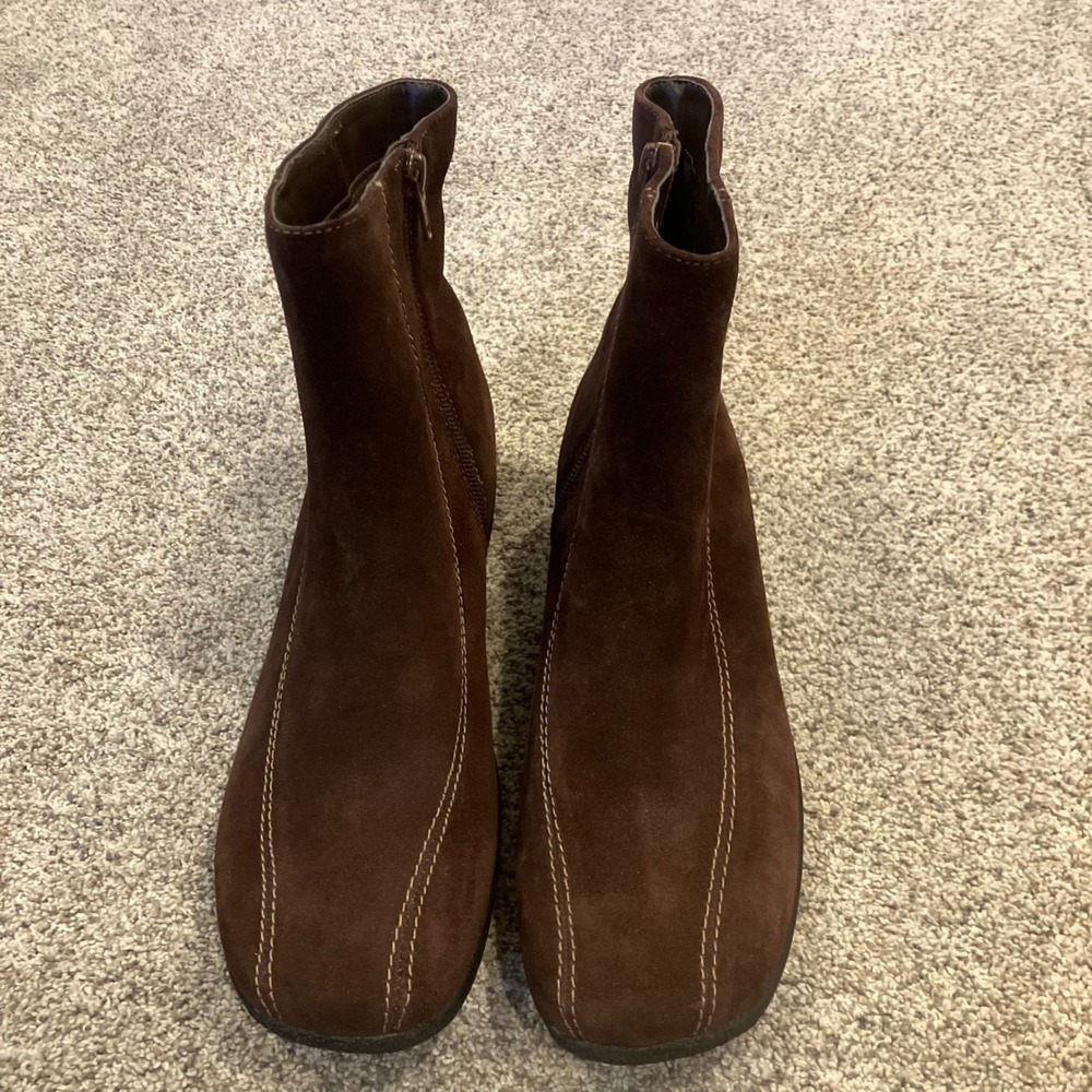 Clarks Ashlyn Brown Suede Square Toe Ankle Boots 8.5M Dark Academia Y2K Boho
